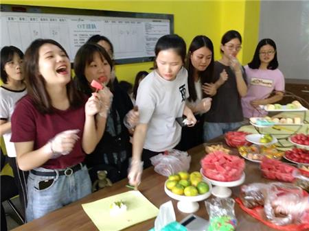 秋季下午茶與應(yīng)屆畢業(yè)生的歡迎會