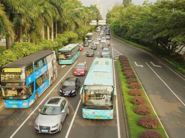 深圳車身廣告.jpg